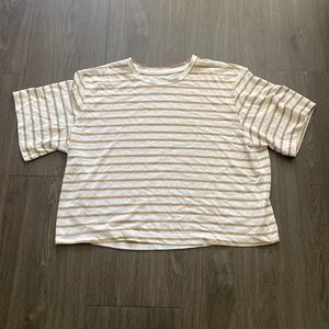 White/tan tee
